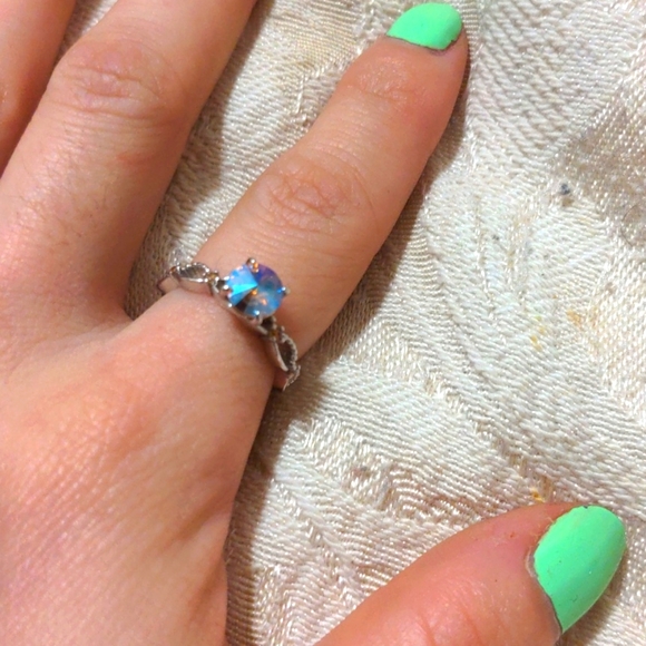 Pearlescent gemstone ring - Picture 1 of 3